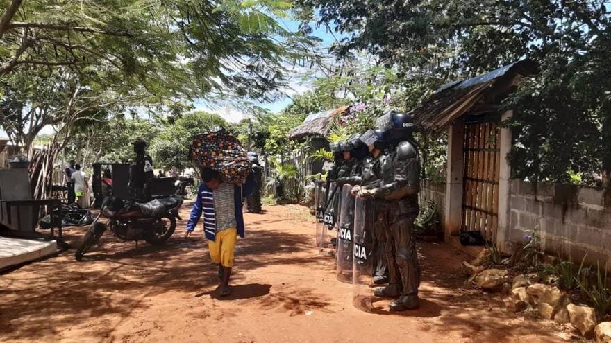 Con ayuda de la Policía desalojan a invasores ilegales en Lorica, Córdoba
