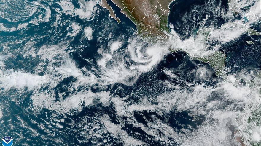 México: el huracán Roslyn pasa a ser categoría 4