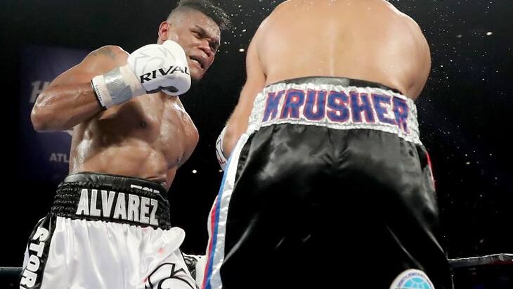 Los mejores instantes de la pelea de Eléider Álvarez, nuevo campeón mundial semipesado OMB