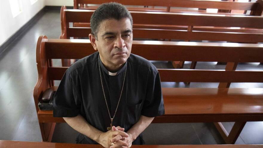 Papa Francisco lamenta condena contra obispo nicaragüense Rolando Álvarez y pide diálogo
