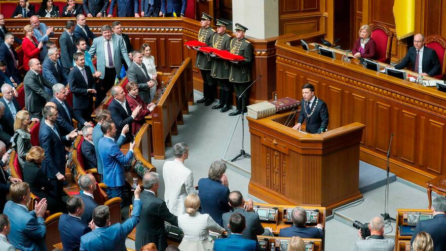 Zelenski anuncia disolución del parlamento