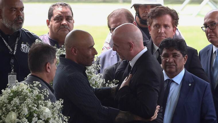 Ultimo adiós a Pelé en el estadio Vila Belmiro de Santos