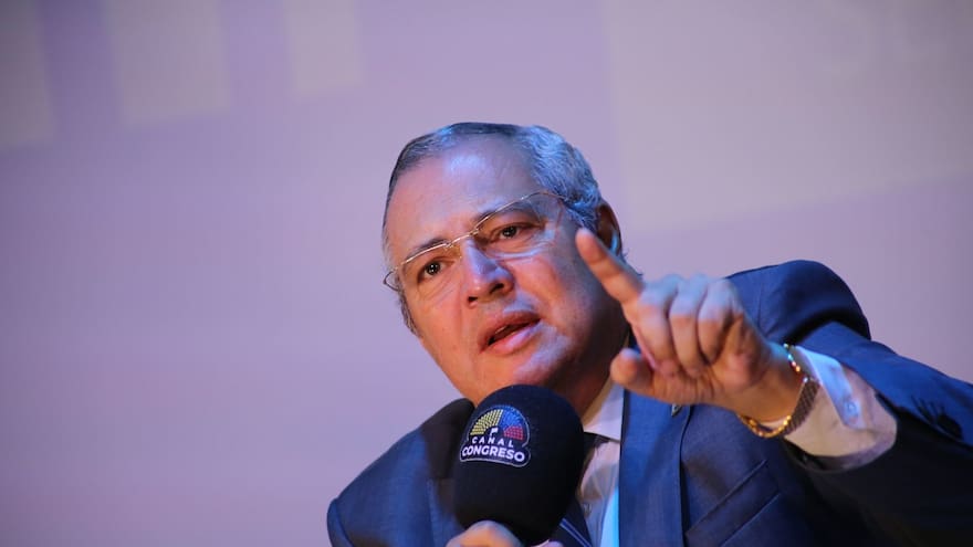 ‘La Casa de Nariño tiene que mirar con respeto al Congreso’: Iván Name