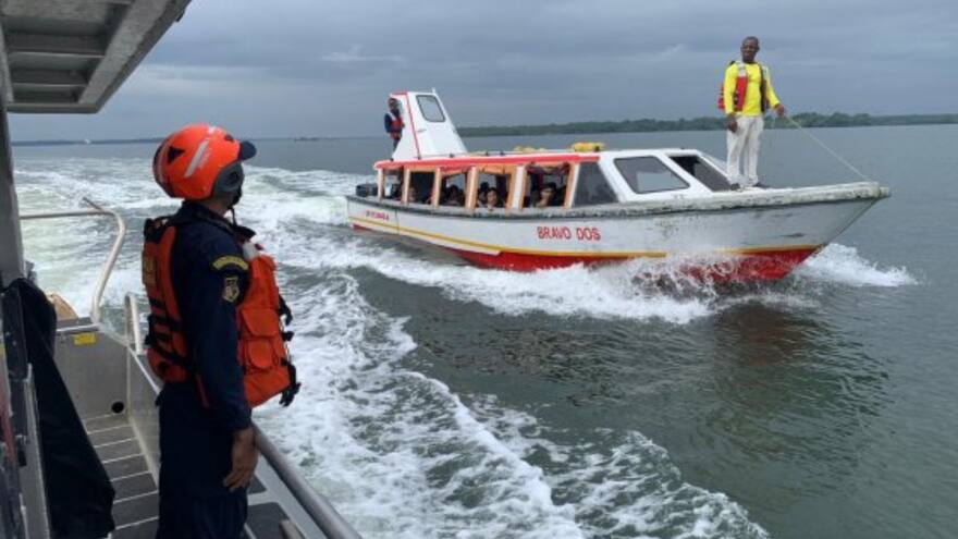 Interceptan embarcación con 21 migrantes asiáticos en el Pacífico