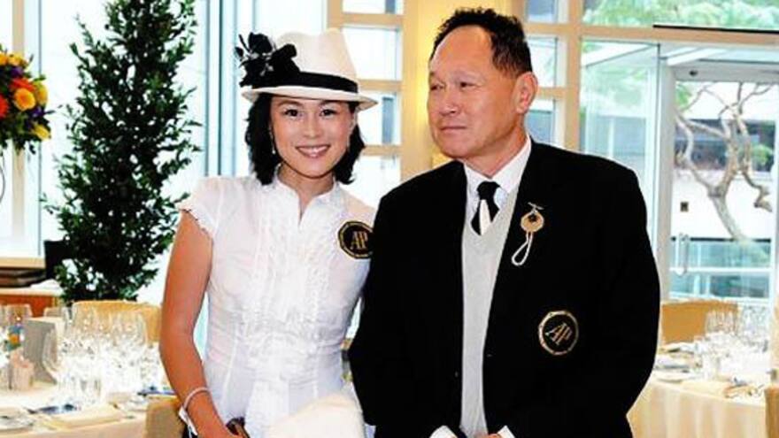 Hija lesbiana de magnate que ofrece dote por ella pide comprensión a su padre