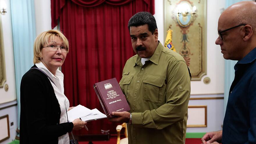 Maduro acusa a exfiscal de pertenecer a red que protegía a corruptos