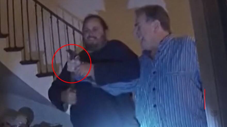 Difunden video del ataque con un martillo al esposo de Nancy Pelosi