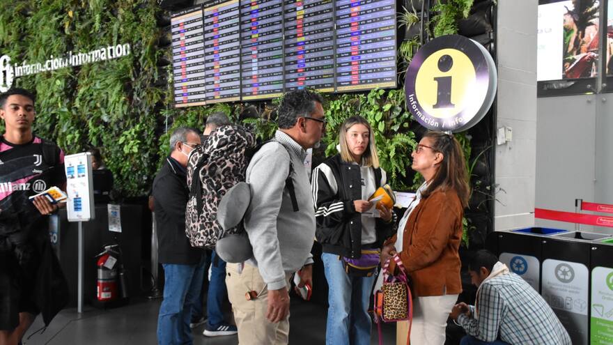 Cinco mil vuelos sobrevendidos ha registrado la Supertransporte desde 2023