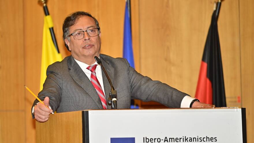 'Nunca he visto esa cantidad de dinero; son falsas las afirmaciones': Petro