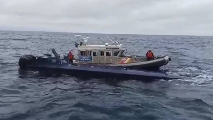 Armada colombiana interceptó semisumergible en el Pacífico con casi dos toneladas de cocaína