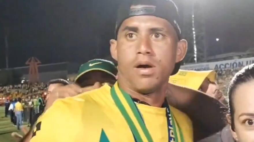 Video: en plena celebración, le robaron medalla a jugador del Bucaramanga