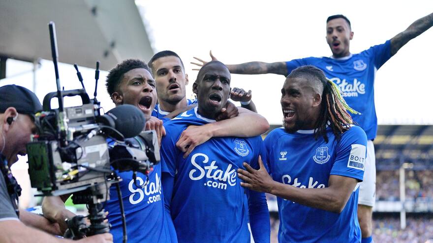 Yerry Mina se despide del Everton con la salvación del descenso