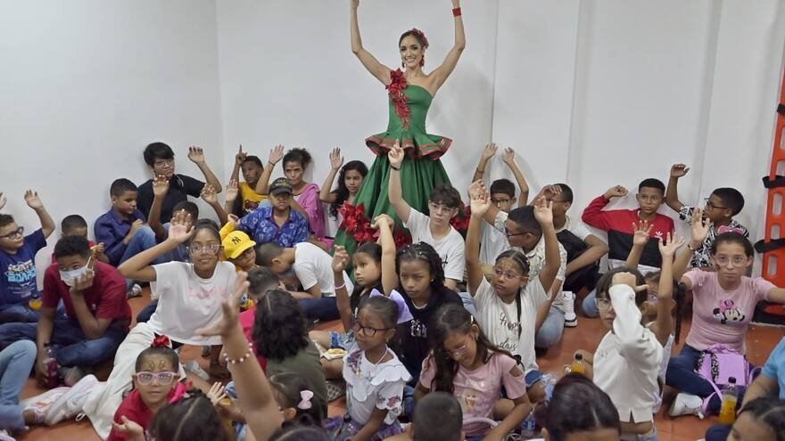 Reina del Carnaval regala sonrisas a más de 70 niños discapacitados de la Fundave