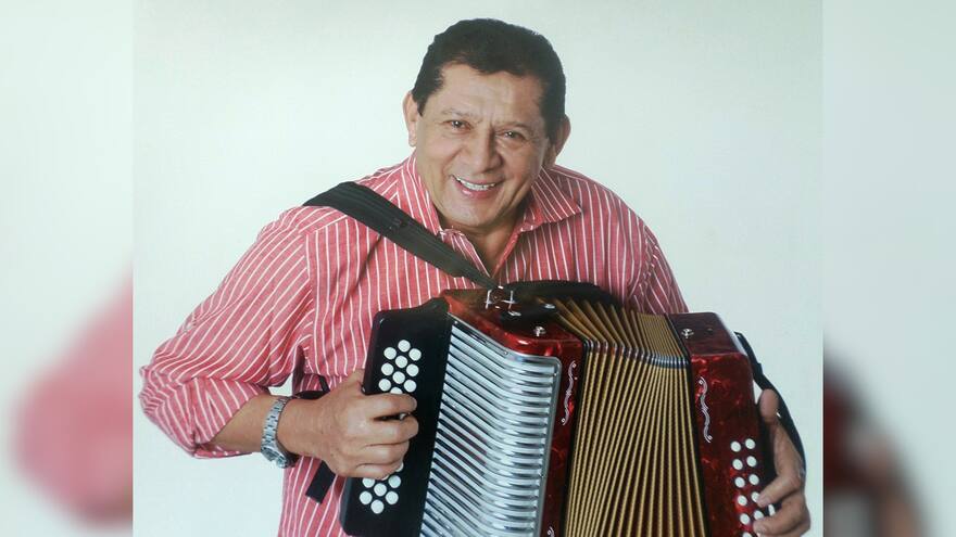 Emilianito Zuleta quisiera morirse soñando, sin darse cuenta que la vida se le ha ido