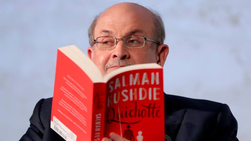 Salman Rushdie: tras ataque, ‘Los versos satánicos’ está entre las más vendidas