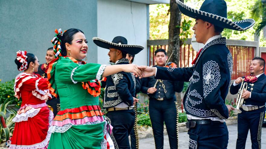 ‘México lindo y querido’ llega al Carnaval de la 44