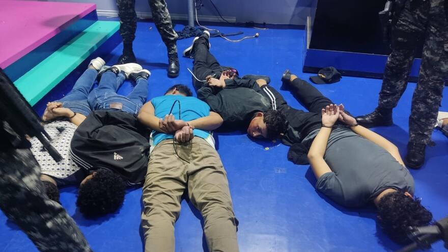 Crisis en Ecuador: Policía recupera canal de televisión que había sido secuestrado y detiene a los asaltantes