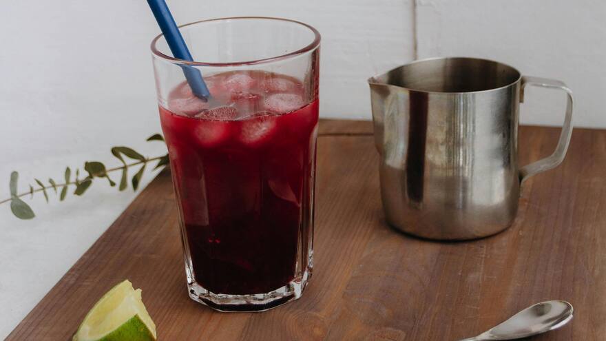 Aprenda a preparar chicha de corozo, una tradicional bebida fermentada