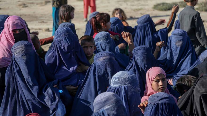 Al menos 64 alumnas y 15 maestras de una escuela en Afganistán fueron envenenadas