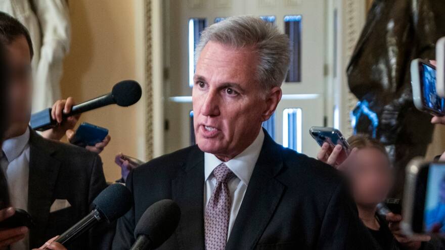 El republicano Kevin McCarthy fue destituido de su cargo como líder de la Cámara Baja de EE. UU.