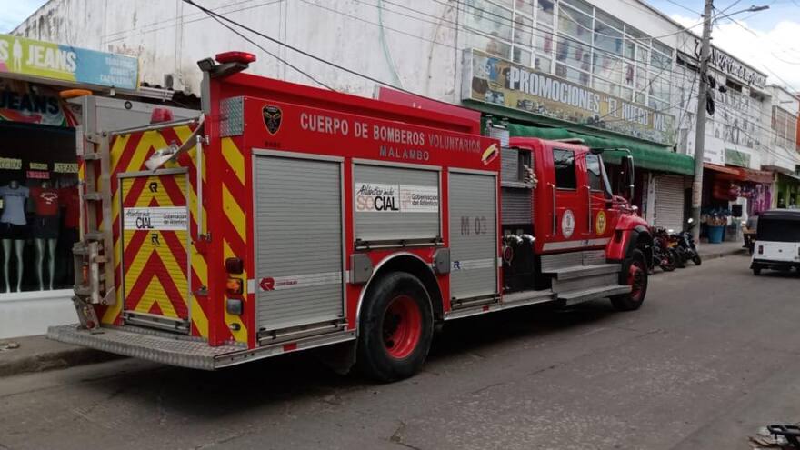 Bomberos atendieron emergencia en antigua fábrica de cemento en Barranquilla