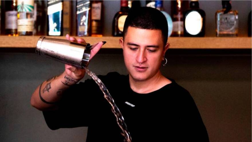Andrés Kisic, el mejor bartender de Colombia se prepara para el mundial de coctelería en Brasil