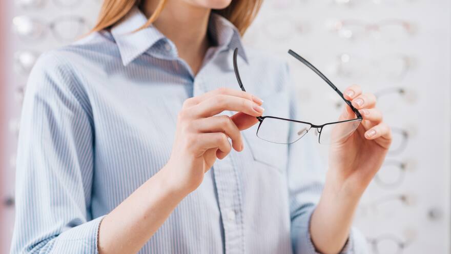 Auxilio para adquirir gafas: así pueden acceder los trabajadores al beneficio a través de la empresa o EPS