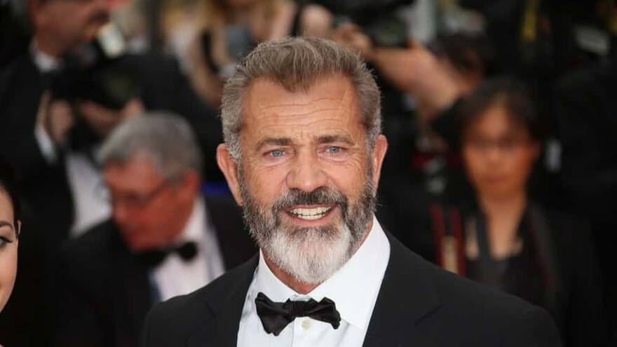 Mel Gibson vuelve a ser viral por video en el que saluda a Donald Trump durante un evento de la UFC