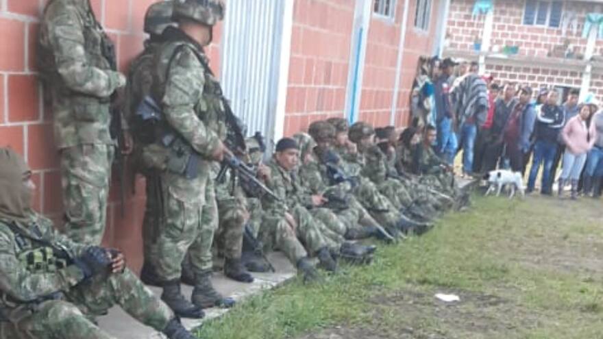 Indígenas retienen a militares en zona rural de Toribío, Cauca
