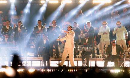 Bad Bunny causa furor en Medellín: fanáticos se lo encontraron un prestigioso restaurante de El Poblado