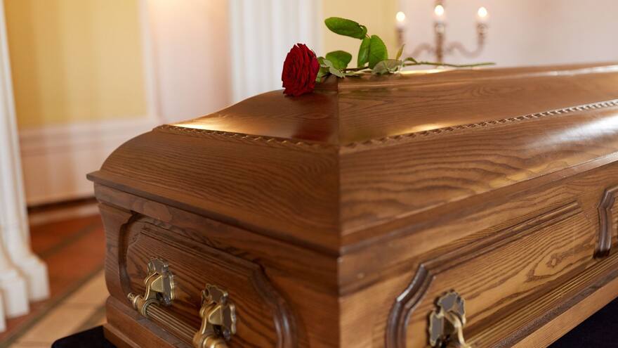 Velaban el cuerpo equivocado: su familiar había sido enterrado 15 días atrás