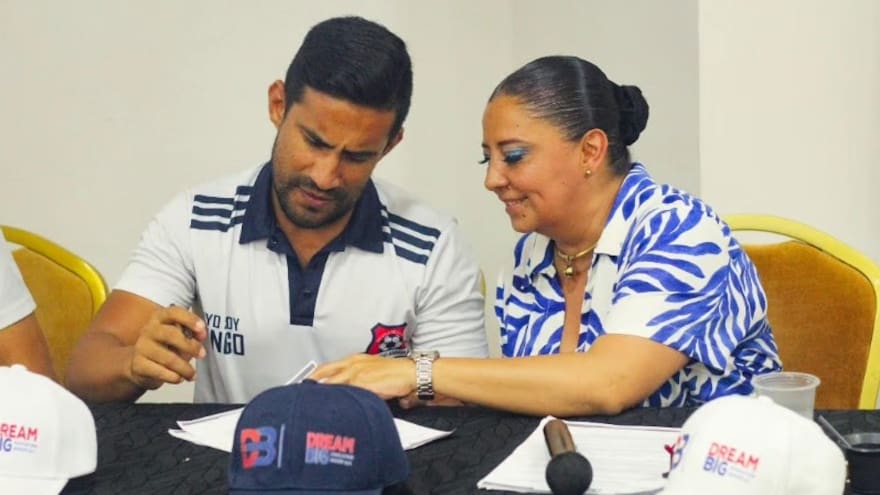 José Amaya hace alianza para brindar oportunidades académicas jóvenes