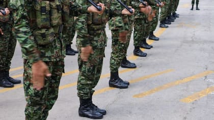 Hallan sin vida a dos oficiales del Ejército dentro de un vehículo en el Cantón Norte en Bogotá