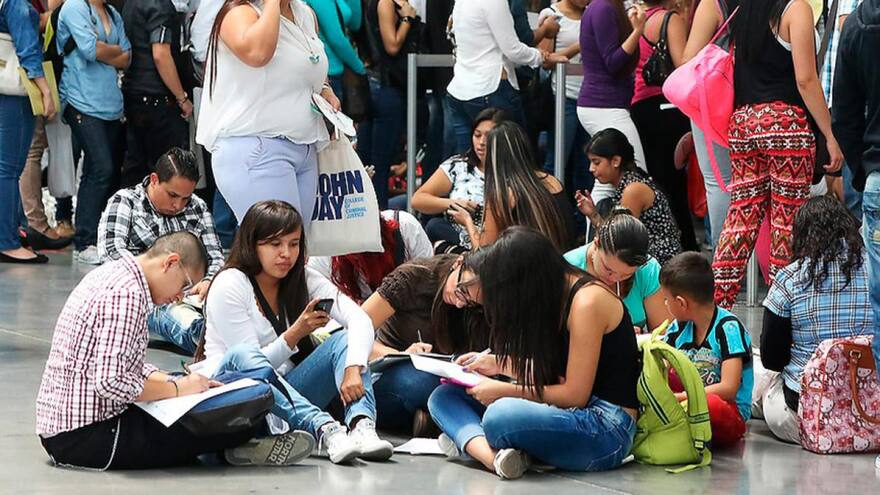 Jóvenes ‘nini’: un gran índice de mujeres en Colombia no estudia ni trabaja, según estudio