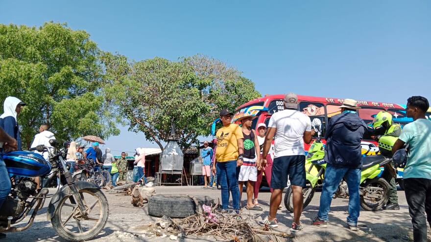 Bloqueo en la Vía Oriental por mal estado de colegios en Puerto Giraldo