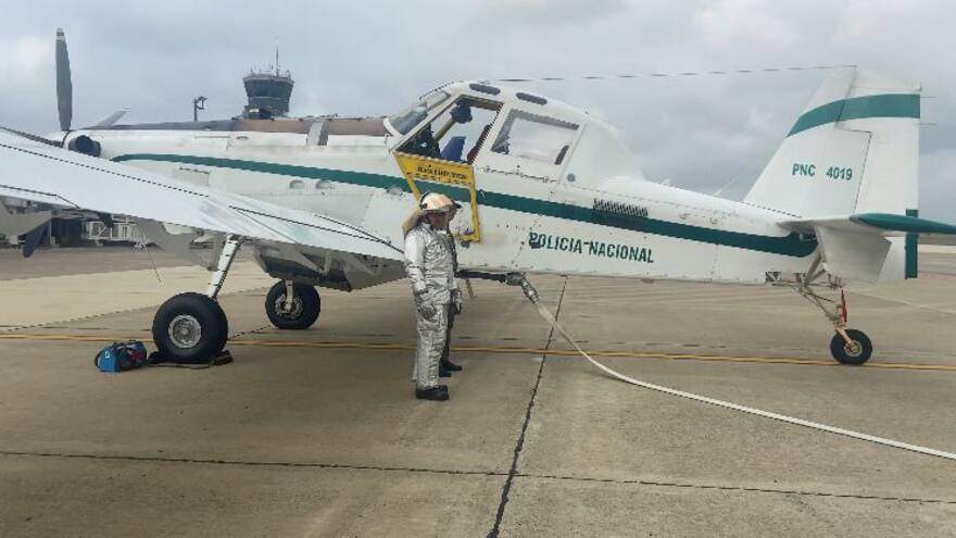 Policía Nacional se une a la atención del incendio en Isla Salamanca con aeronave y grupo de socorro