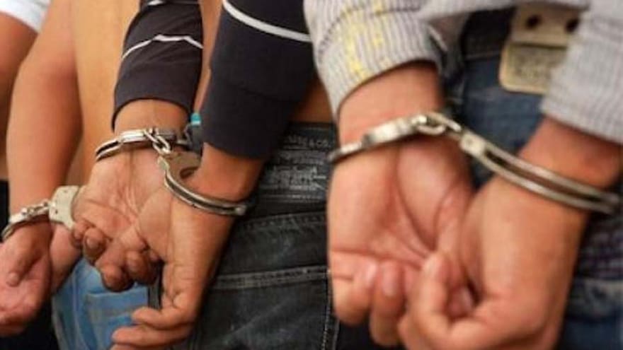 Detenidas 11 personas que transportaban oro en el recto