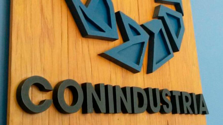 El 96% de empresas venezolanas paralizó o redujo su producción en 2019, según sondeo