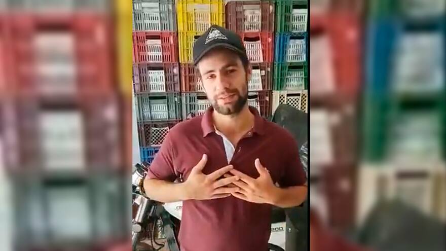 ‘El man de las naranjas’: se hizo viral por ayudar a campesinos a vender sus productos