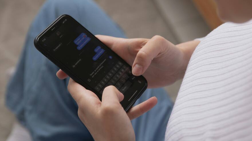 La violencia digital que reprime a las mujeres