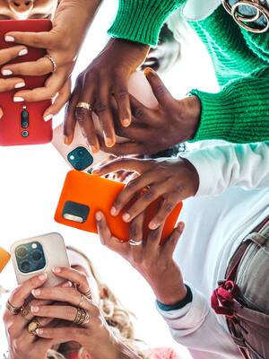 Nace el celular | Columna de Remberto Burgos