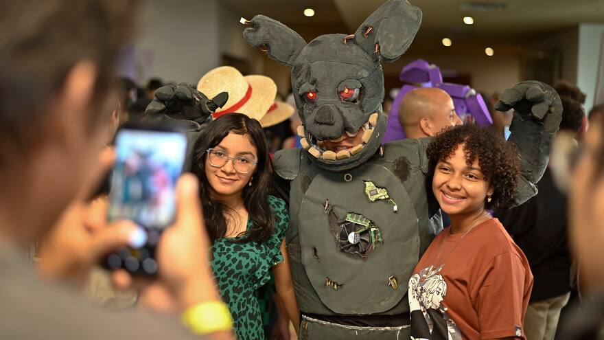 Hiro Con un evento anime, cultural geek y el kpop