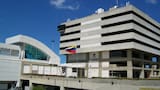 Principal aeropuerto de Venezuela sigue funcionando pese al anuncio de Trump