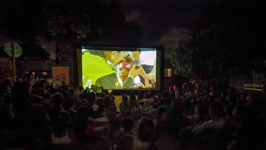 La Cinevan: una proyección bajo las estrellas para fomentar valores