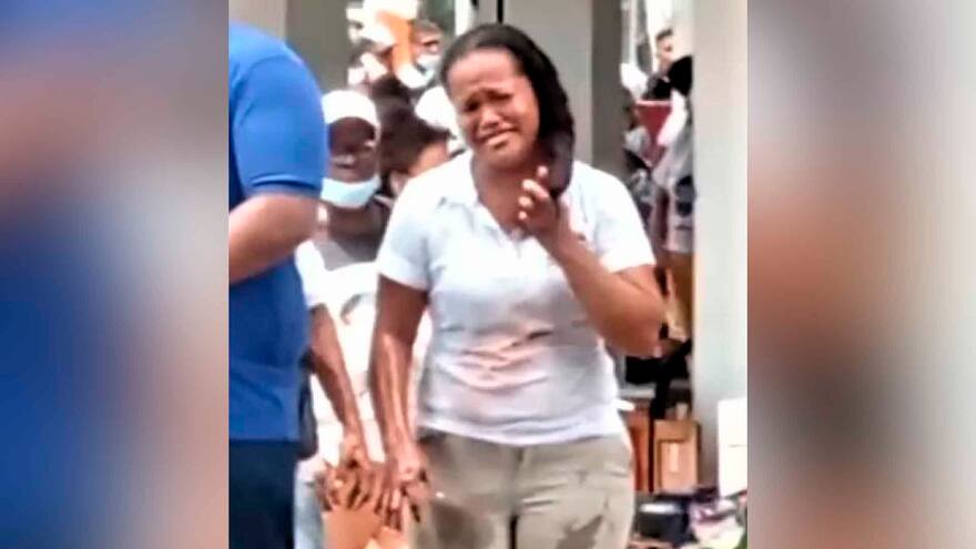 Mujer le quemó la mano con aceite caliente a vendedora de fritos en Cartagena