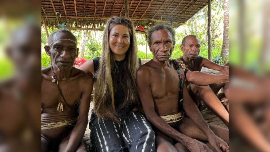 Colombiana pasó Navidad con tribu caníbal de Papúa Nueva Guinea