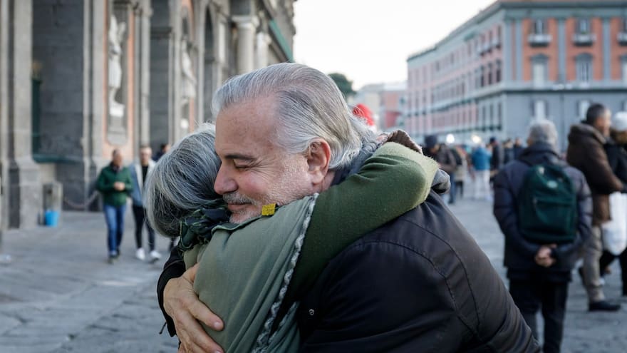 ¿Dar abrazos se convirtió en un negocio?: esto se sabe