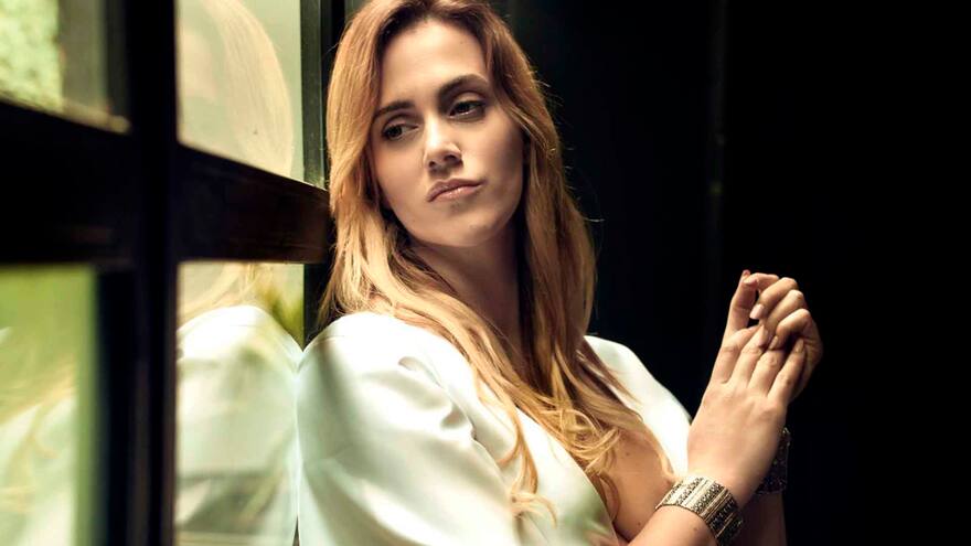 La cantante española Jennifer Rojo habla sobre su más reciente sencillo