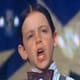 Bug Hall, el actor de Alfalfa en “Pequeños traviesos”, hizo un voto de pobreza y vive con su familia en un bosque: así se ve