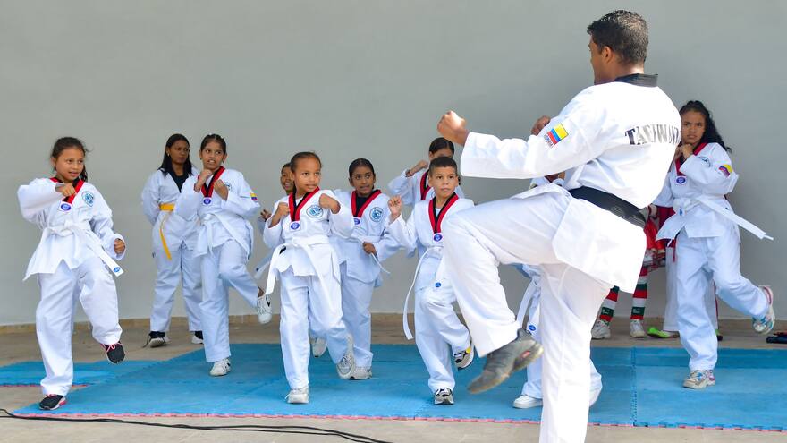 Policía celebra Semana de la Diversidad en el Parque Almendra de Barranquilla